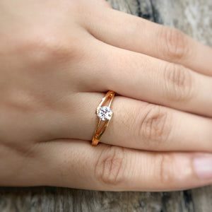 Two Prong Single Stone