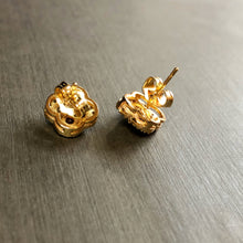 Load image into Gallery viewer, Bijoux Clover Stud Earrings
