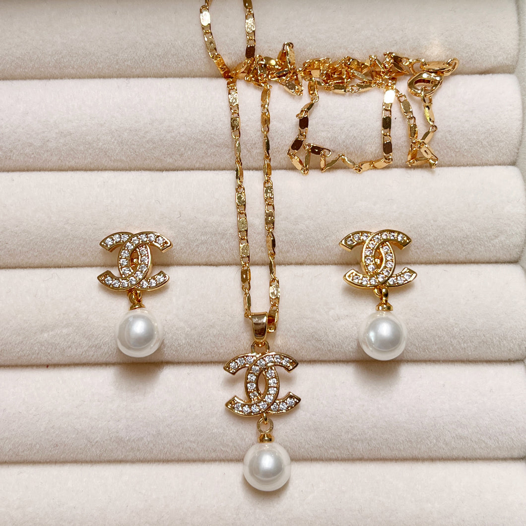 Iconic C with Pearl Necklace & Earrings Set