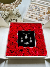 Load image into Gallery viewer, The Classic Dainty Set in Rose Box
